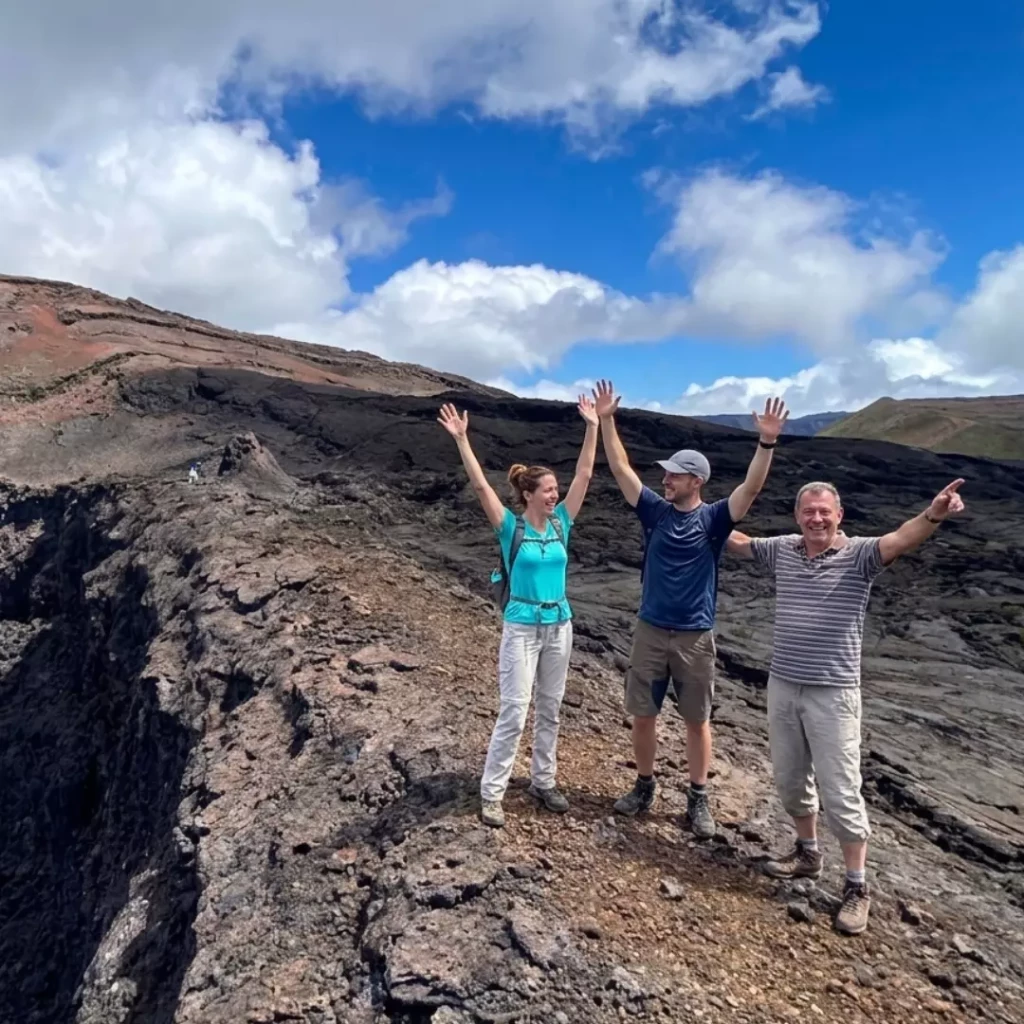 Voiture de location au Piton de la Fournaise pour explorer les paysages volcaniques de La Réunion