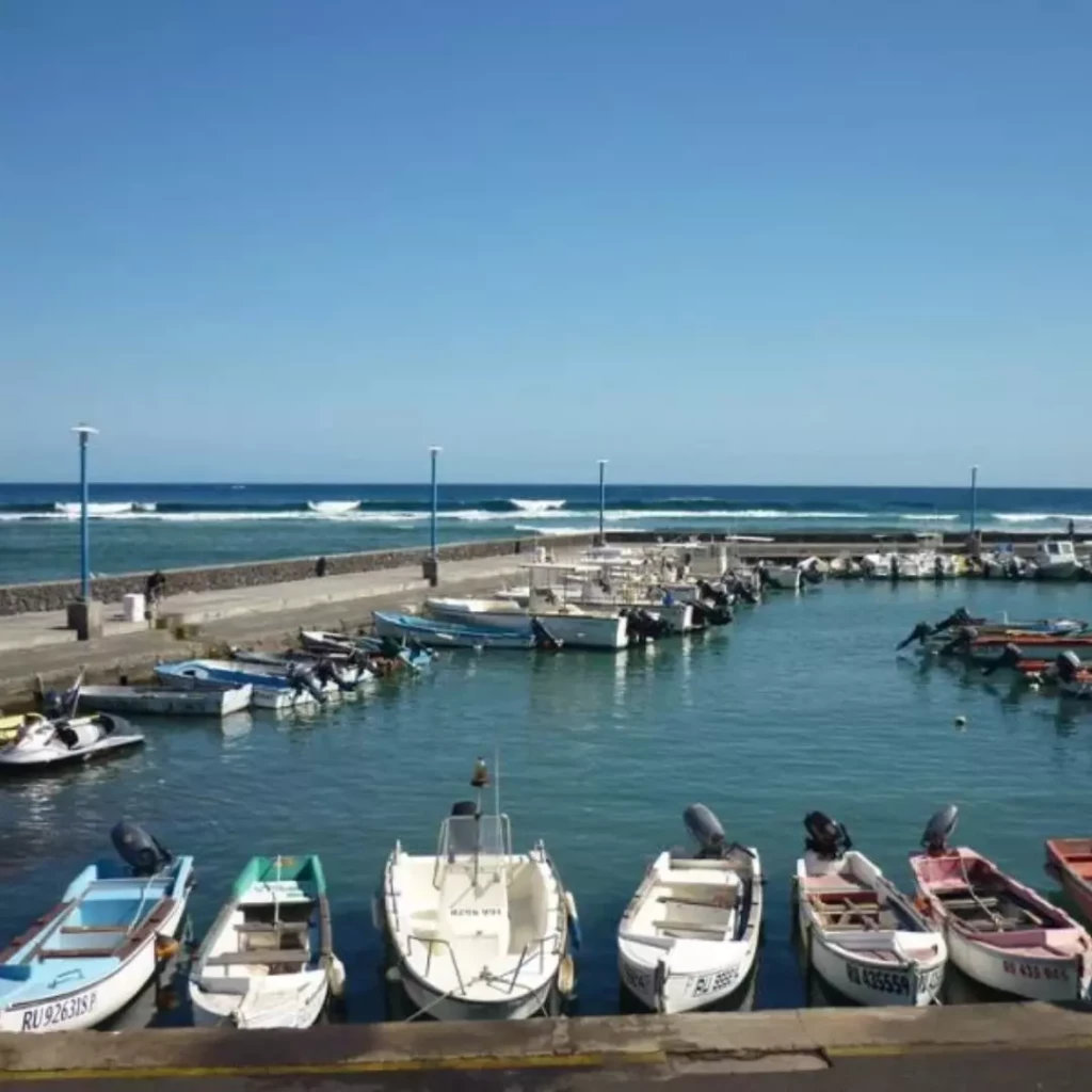 Voiture de location à Saint-Leu pour découvrir les plages et paysages de La Réunion