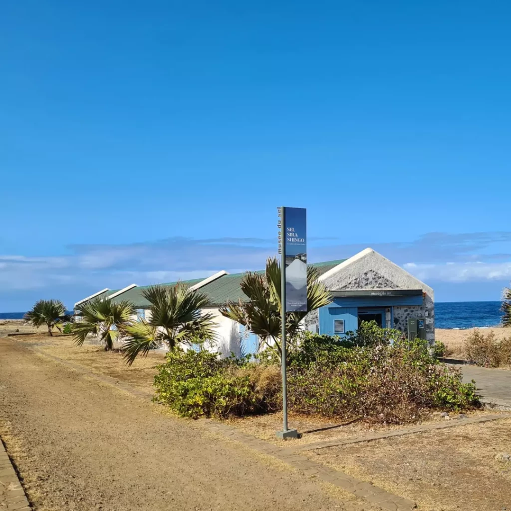 Voiture de location à Saint-Leu pour découvrir les plages et paysages de La Réunion